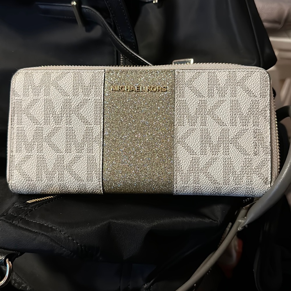 Michael kors wallet